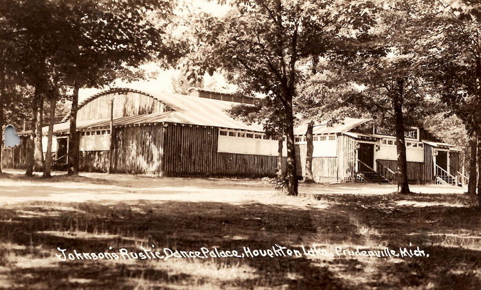 Johnsons Rustic Dance Palace (Johnsons Rustic Resort, Krauses Hotel) - Postcard Photo